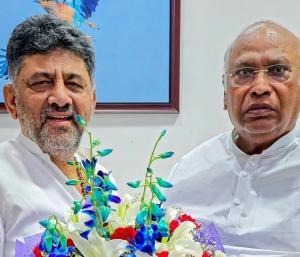 ಪಕ್ಷಕ್ಕಾಗಿ ನಾನು ಕಸ ಗುಡಿಸಿದ್ದೇನೆ, ಬಂದು ಭಾಷಣ ಮಾಡಿ ಹೋಗಿಲ್ಲ: ಡಿಕೆಶಿ ಪರೋಕ್ಷ ಟಾಂಗ್..!